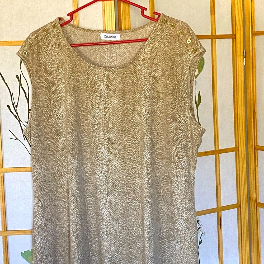 Women Calvin Klein shell top size medium
